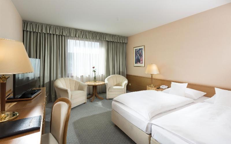 Maritim Hotel Magdeburg Room photo