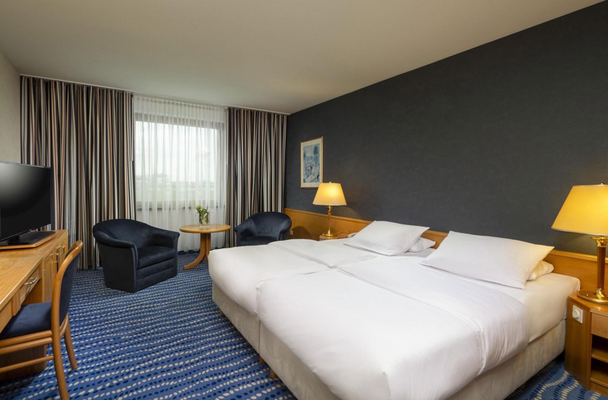 Maritim Hotel Magdeburg Exterior photo